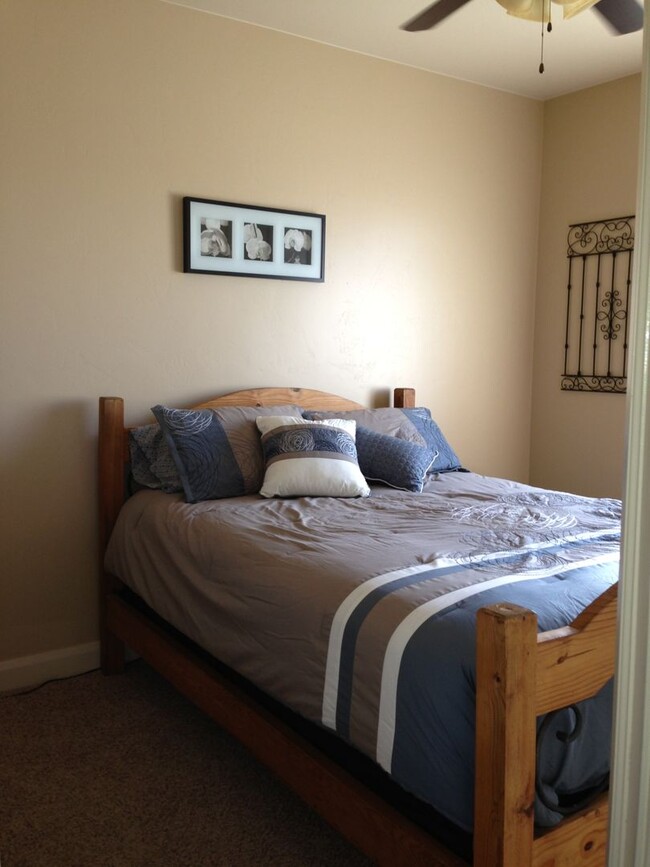 Building Photo - Beautiful Single Level Property with a Big...