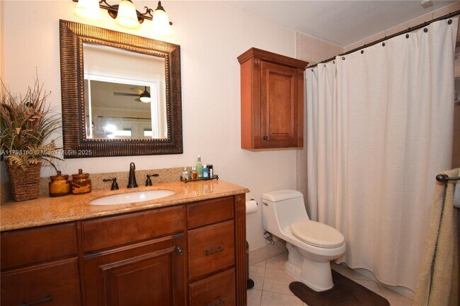 Building Photo - 855 San Remo Dr