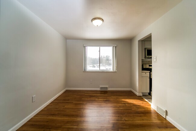 Building Photo - 211 Andora Dr