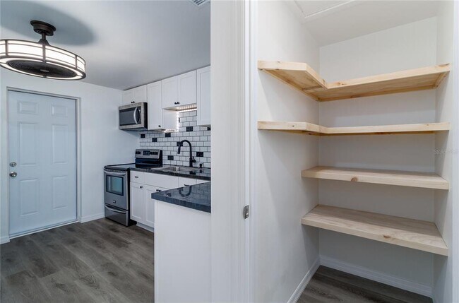 Building Photo - 12254 Maltz Ave