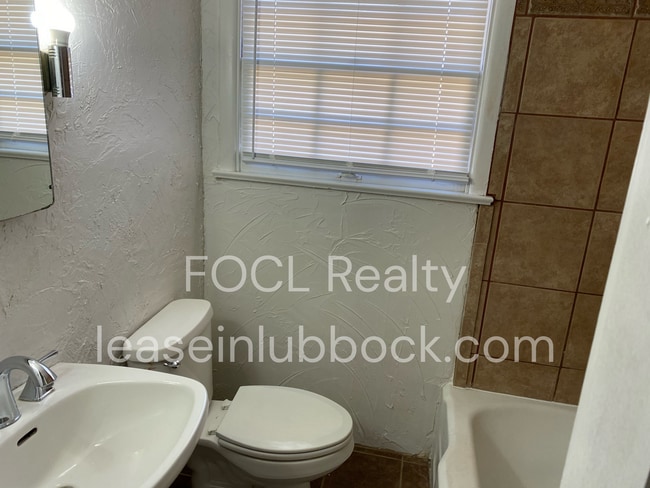 Building Photo - Bright and Welcoming 3/2/1 in the Maxey Park Neighborhood