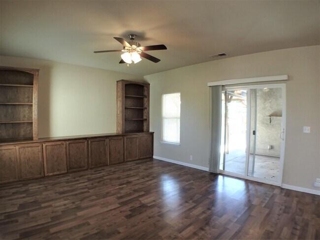 Building Photo - 573 E Eaton Rd