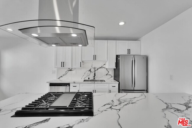 Building Photo - 926 N Spaulding Ave