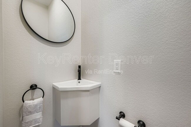 Building Photo - 4100 E Warren Ave