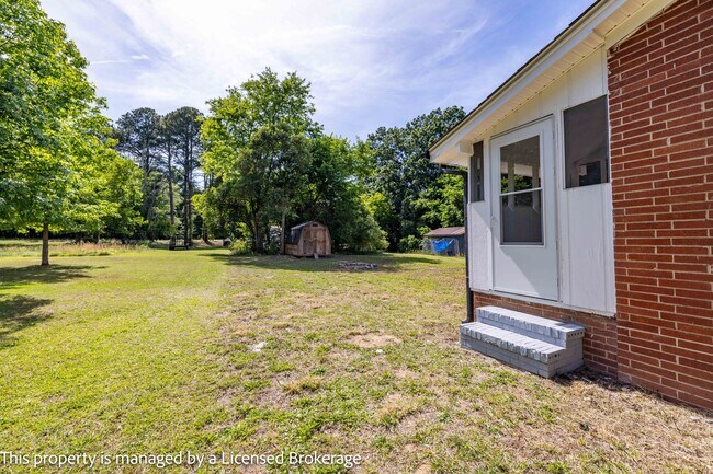Building Photo - 409 Eastover Ave