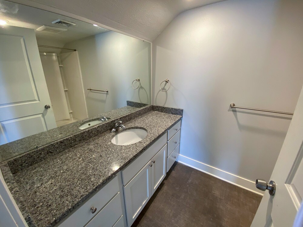 Building Photo - 36 Dwight Ave SE