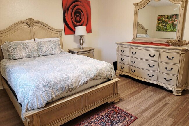 Building Photo - 6519 W Newberry Rd