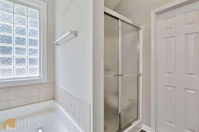 Building Photo - 50 Greens Ct