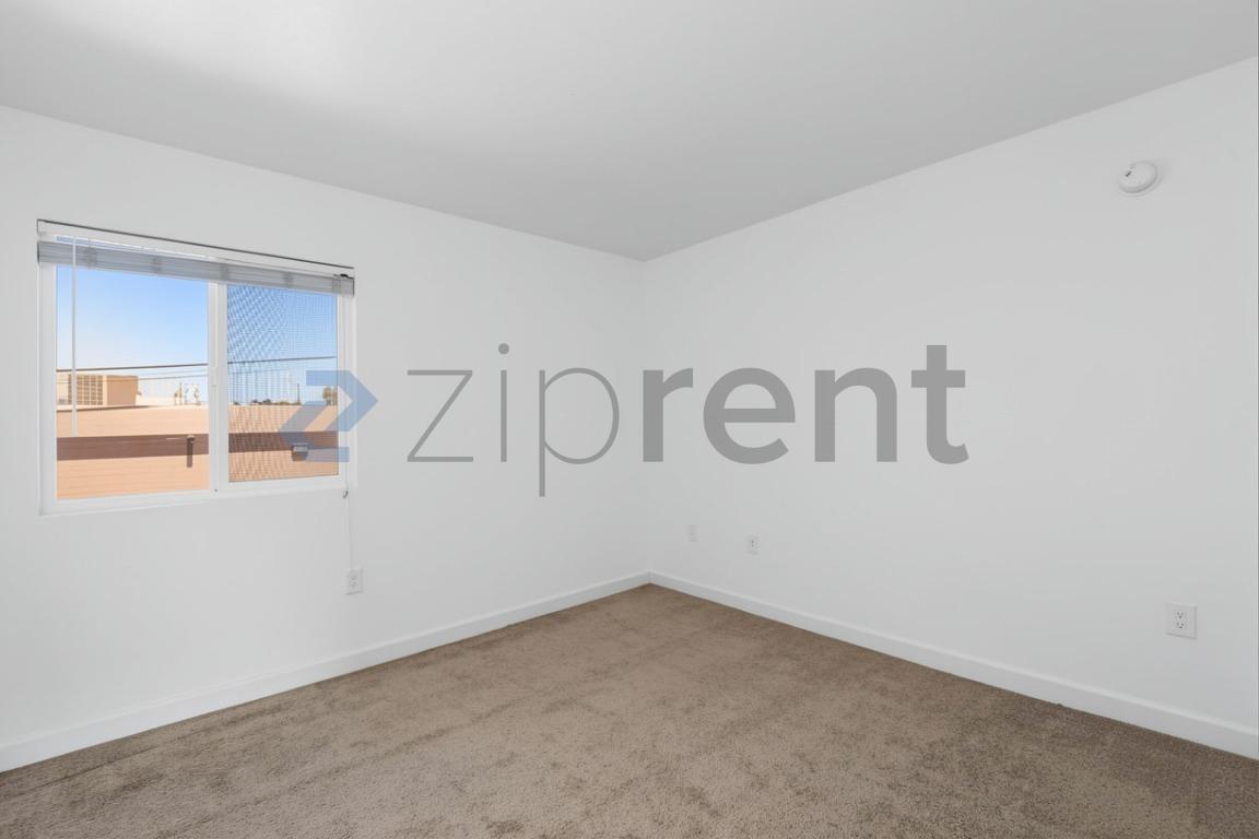 Building Photo - Unit B226