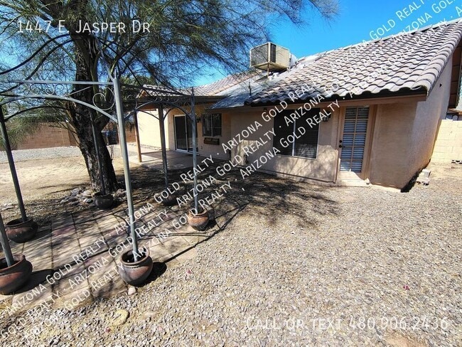 Building Photo - 1447 E Jasper Dr