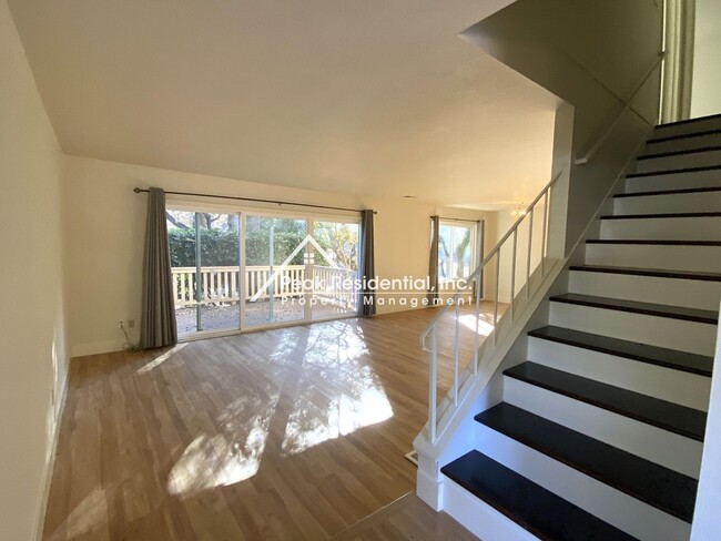 Building Photo - Large 3bd/2.5 Crosswoods Condo with 2 Car ...