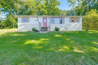 Building Photo - One-Level 3BR/1.5BA Ranch in Prime Blountville Location