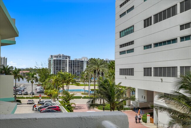 Building Photo - 3725 S Ocean Dr