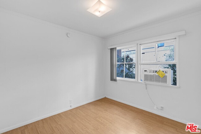 Building Photo - 1623 S Bundy Dr