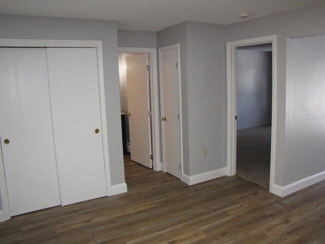 Building Photo - 1301 Bodwell Rd