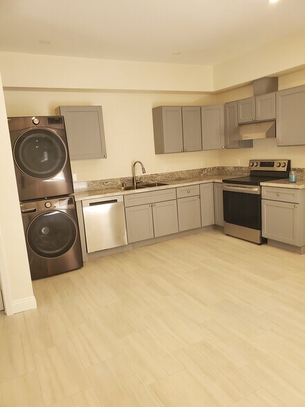 Building Photo - 7138 Sale Ave