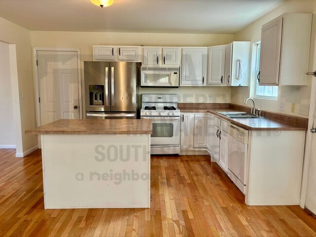 Building Photo - Sunlight, Space, and a Backyard Made for Gathering - 4 bed/2.5 bath