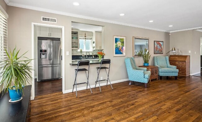 Building Photo - Beautiful 3 BEDROOM 2 BATH in Hawthorne with Garage. 1/2 off the 1st month of rent on OAC.