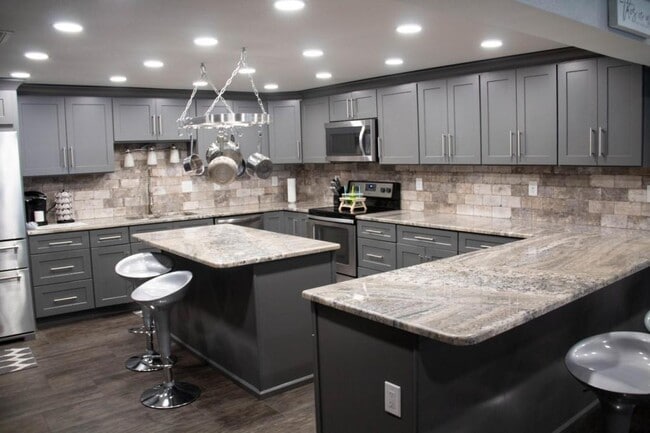 Building Photo - 3301 19th Ave W