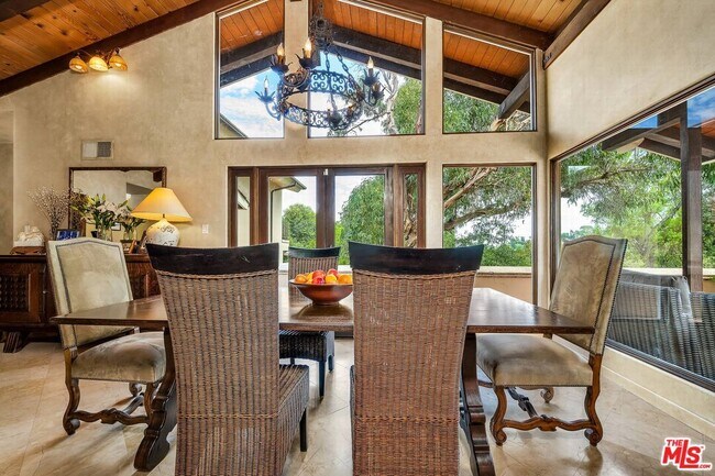 Building Photo - 4557 Saltillo St