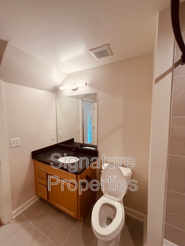 Building Photo - 712 High St