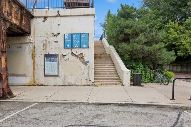 Building Photo - 900 Chicago Ave