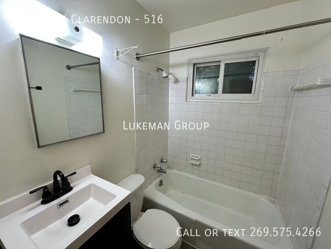 Building Photo - 516-518 N Clarendon-516