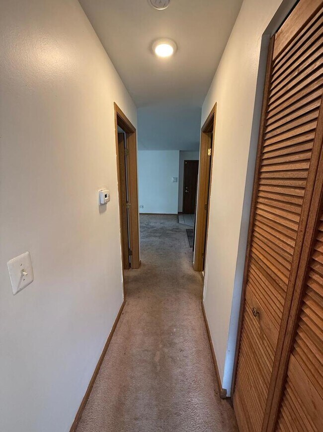 Building Photo - 320 Newport Ln