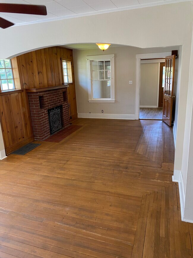 Living & Dining Room - 46 Dix Ave