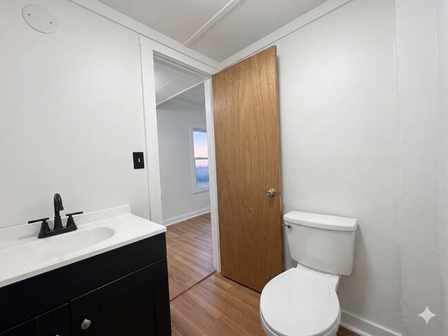 Building Photo - 524 North Dr