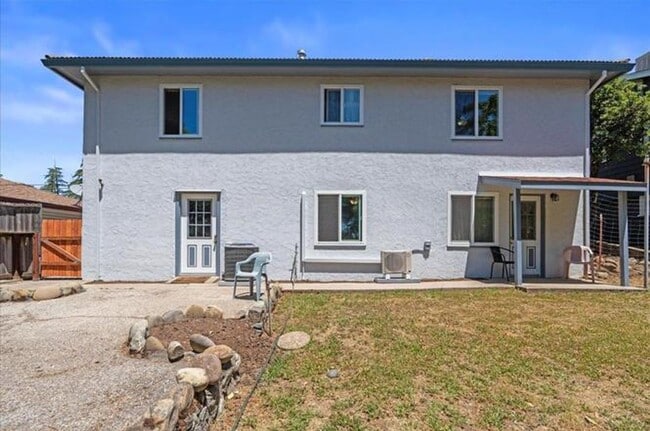 Primary Photo - 112 College Way