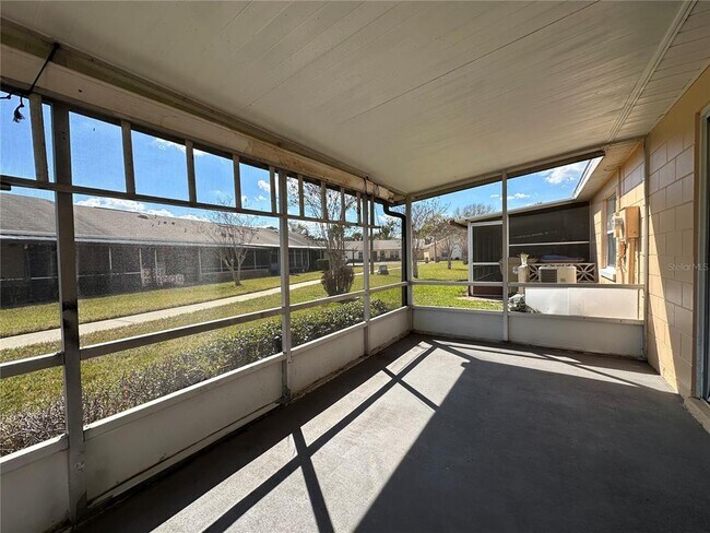 Building Photo - 27 W Country Cove Way