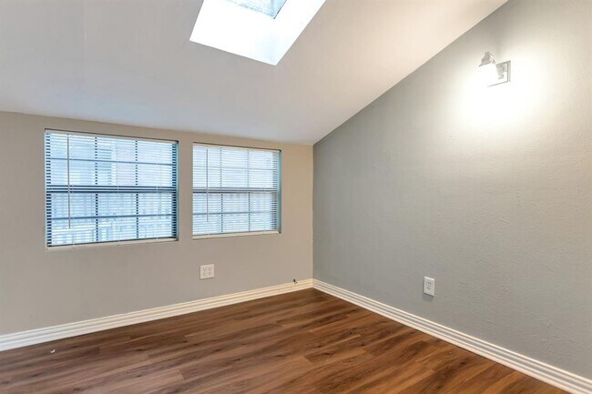 Building Photo - 6808 Eastridge Dr
