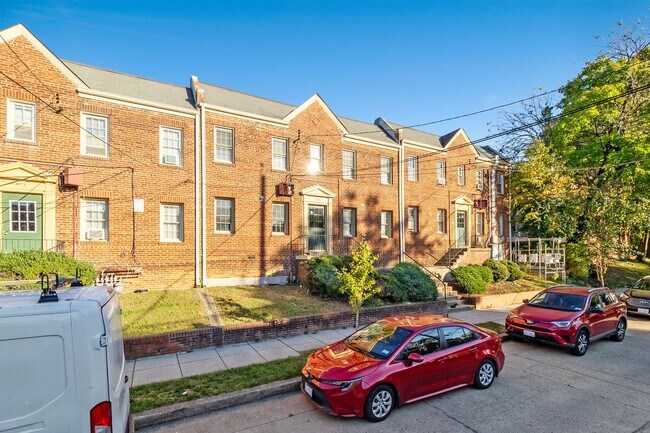 Building Photo - 4713 3rd Pl NW