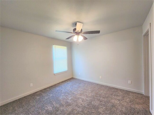 Building Photo - New 3 Bed 2 Bath Duplexes SW 40th & Shield...