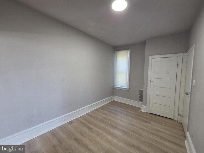 Building Photo - 5137 Marion St