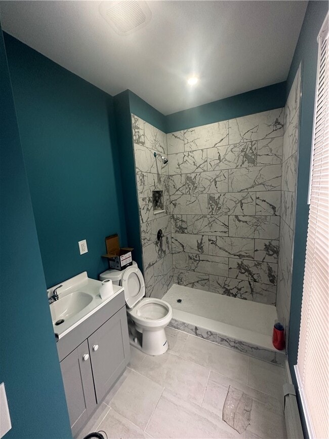 Building Photo - 255 Lyon St