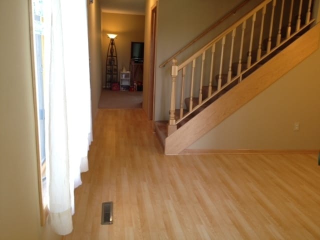 Building Photo - Nice End Unit town home in a small neighbo...