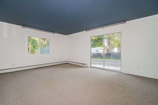 Building Photo - Stunning 4 Bedroom Home!