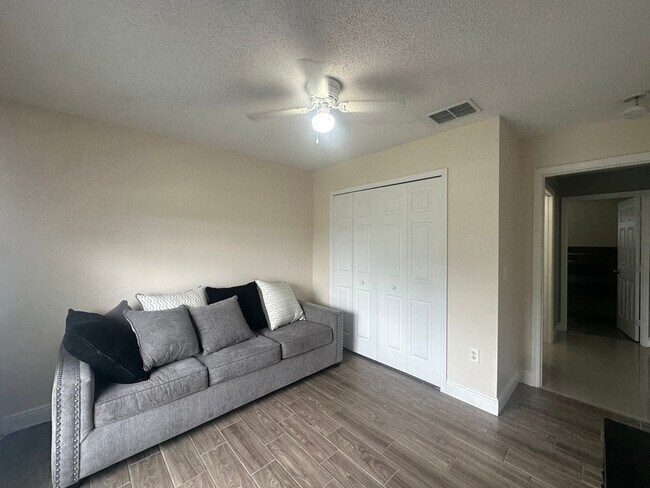 Building Photo - 37 Sawfish Ct