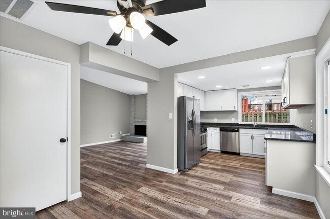 Building Photo - 6901 Vantage Dr