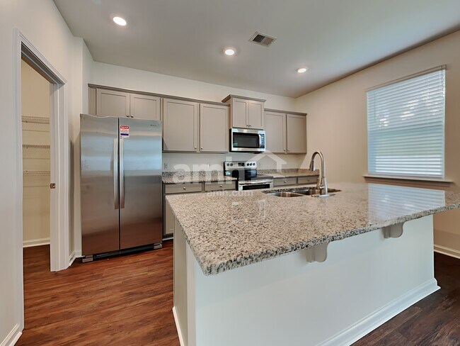 Building Photo - 123 Troupe Dr