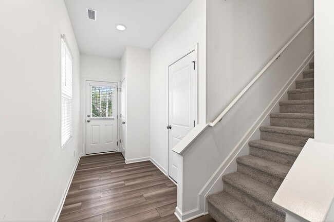 Building Photo - Charming 3BR End-Unit Townhome in Wake Forest!