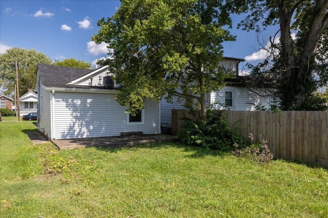 Building Photo - 4004 Grand Ave