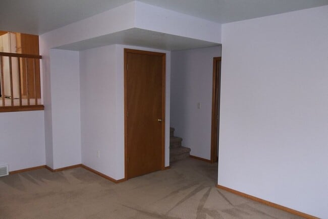 Building Photo - Bright and Functional 3 Bedroom Home with Flexible Layout