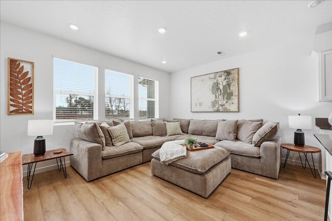 Primary Photo - 4226 W Perspective St