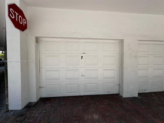 Building Photo - 50 Ocean Ln Dr