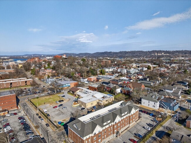 Building Photo - 823 McCallie Ave