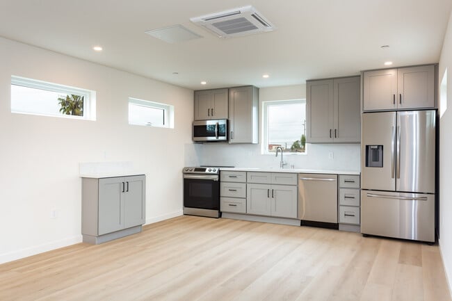 Building Photo - 4621 Idaho St