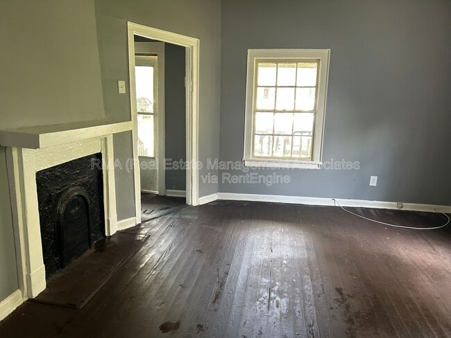 Building Photo - 522 W Slaton Ave